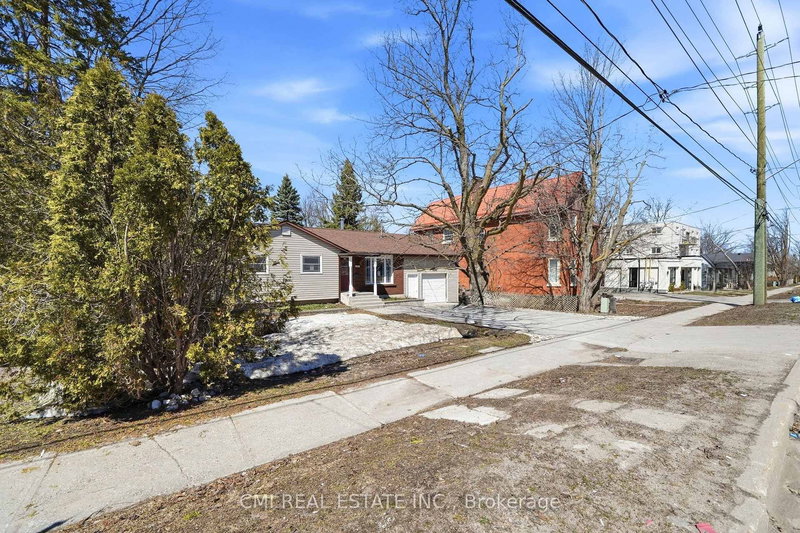 268 Mississaga St W, Orillia, L3V 3B8 | Image 3