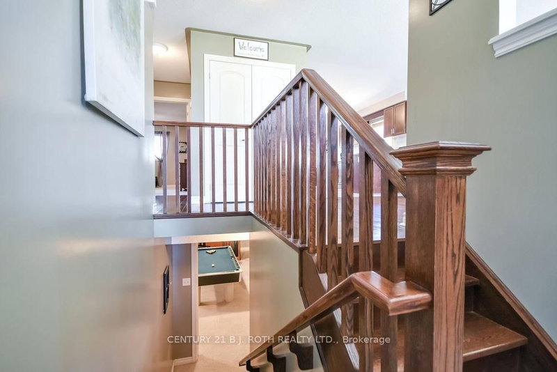 12 White Cres, Barrie, L4N 7M1 | Image 3