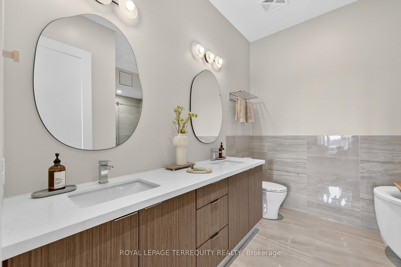 1 Hume Street, Unit PH 615 - Photo 23