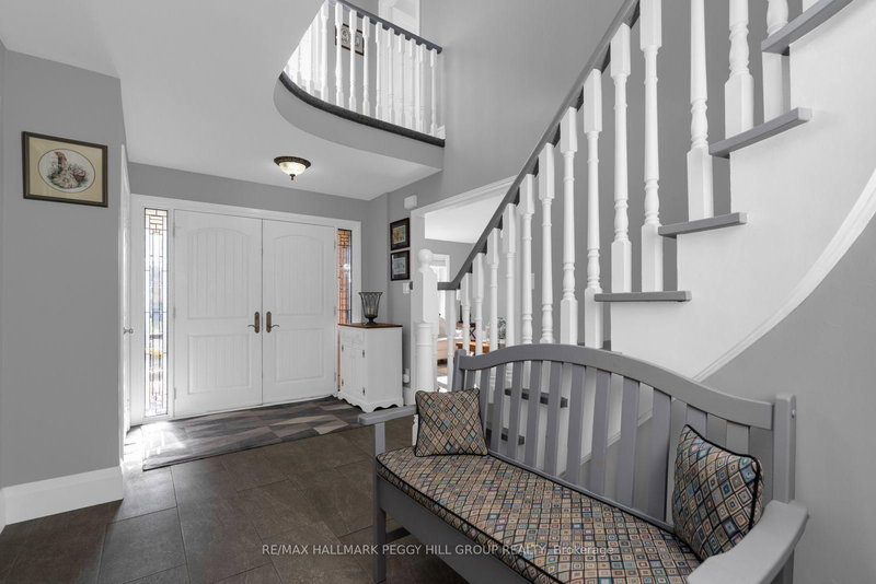 142 Ferndale Dr S, Barrie, L4N 6Y6 | Image 2