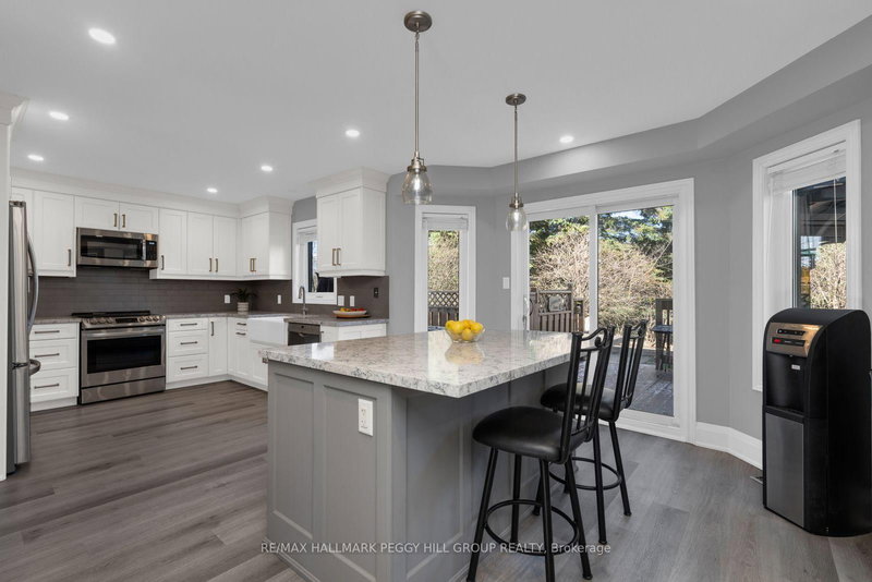 142 Ferndale Dr S, Barrie, L4N 6Y6 | Image 3