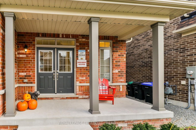 26 Sanford Circ, Springwater, L9X 2A8 | Image 3