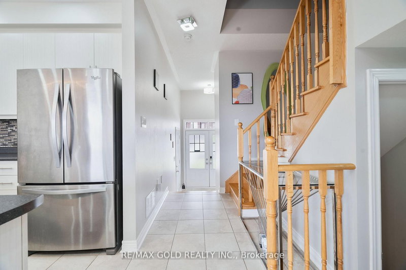 56 Snelgrove Cres, Barrie, L4N 6R6 | Image 3