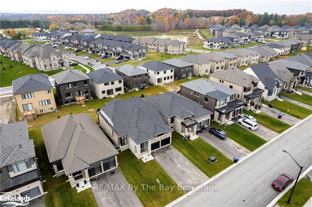 5 Rosanne Circle • Wasaga Beach, ON photo 2
