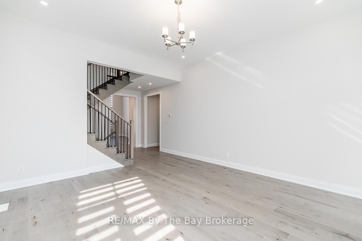 5 Rosanne Circle • Wasaga Beach, ON photo 5