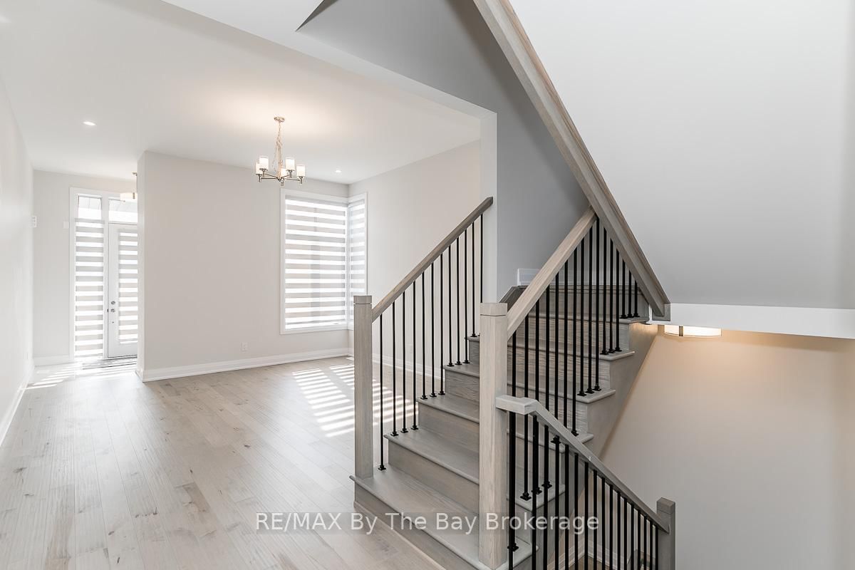 5 Rosanne Circle • Wasaga Beach, ON photo 8