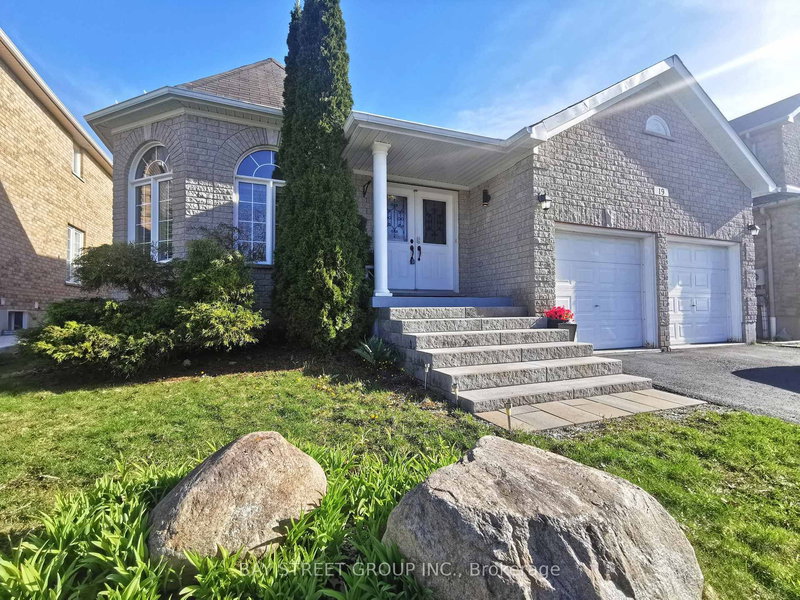 19 Falcon Cres, Barrie, L4N 0Y9 | Image 3