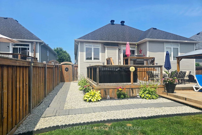 9 Broadpoint St, Wasaga Beach, L9Z 3B8 | Image 3
