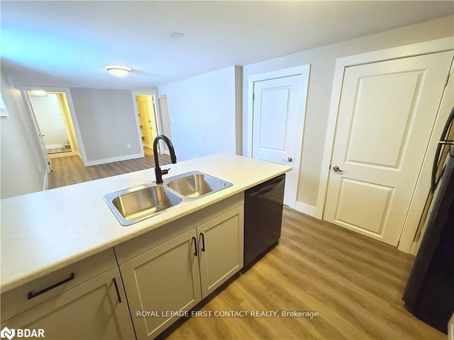 2 - 320 Mississaga Street W