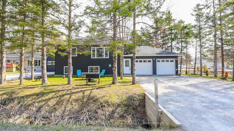 2082 Centre Ave, Severn, L3V 6H3 | Image 2