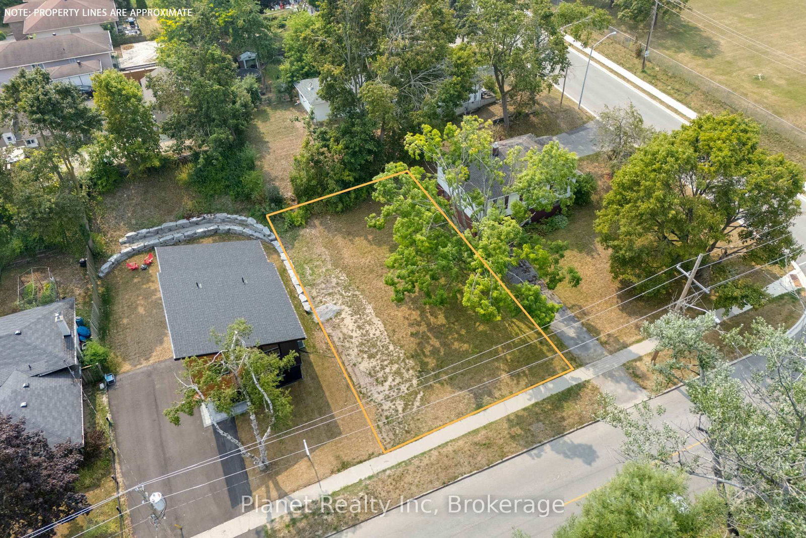 170 Berczy Street • Barrie, ON photo 4