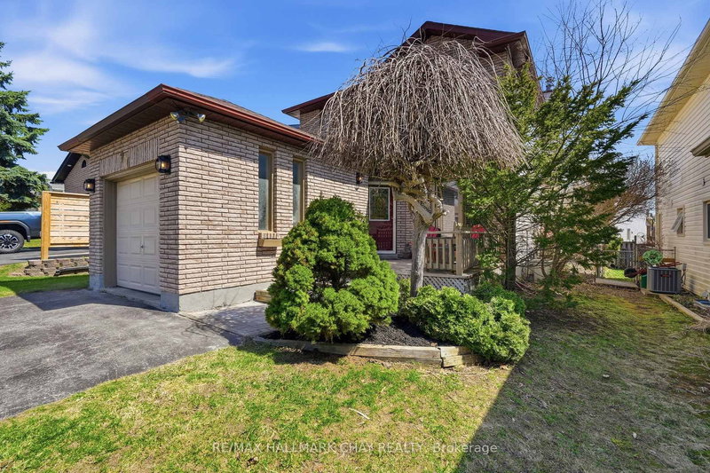 21 Carr Dr, Barrie, L4N 6N3 | Image 2