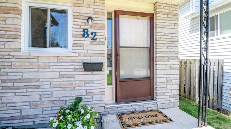 82 Melinda Cres, Barrie, L4N 5G6 | Image 2