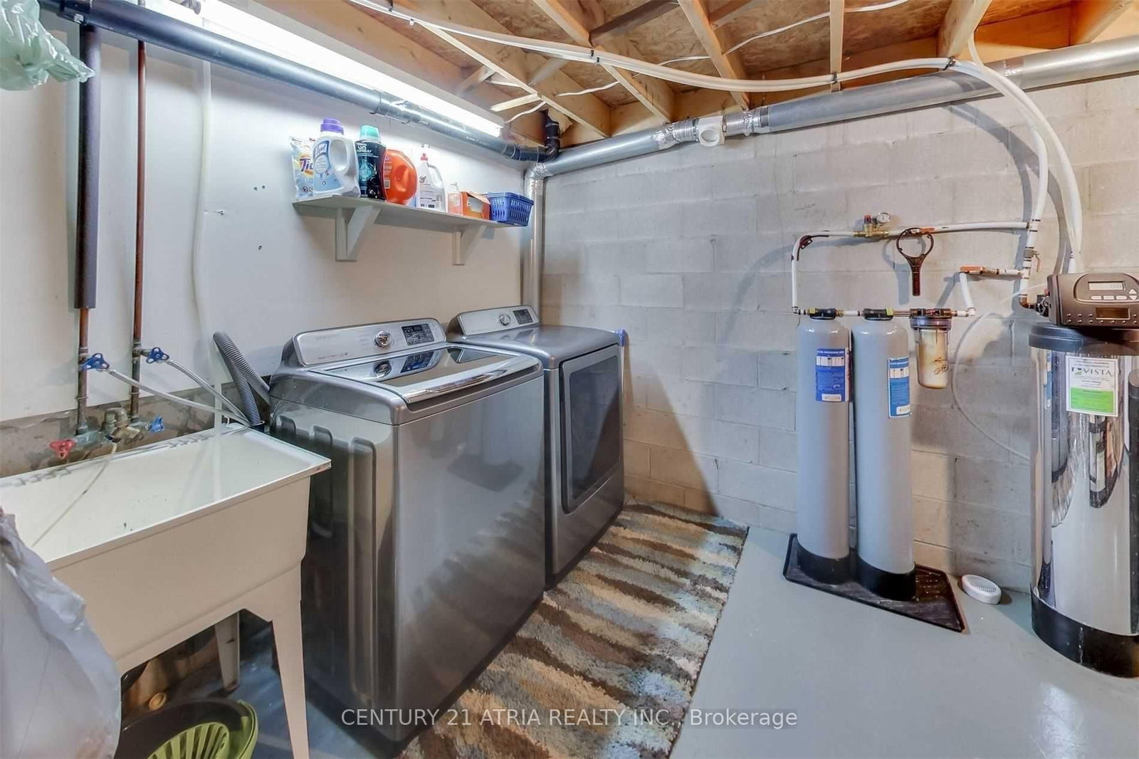 27 Dickens Drive • Barrie, ON photo 11