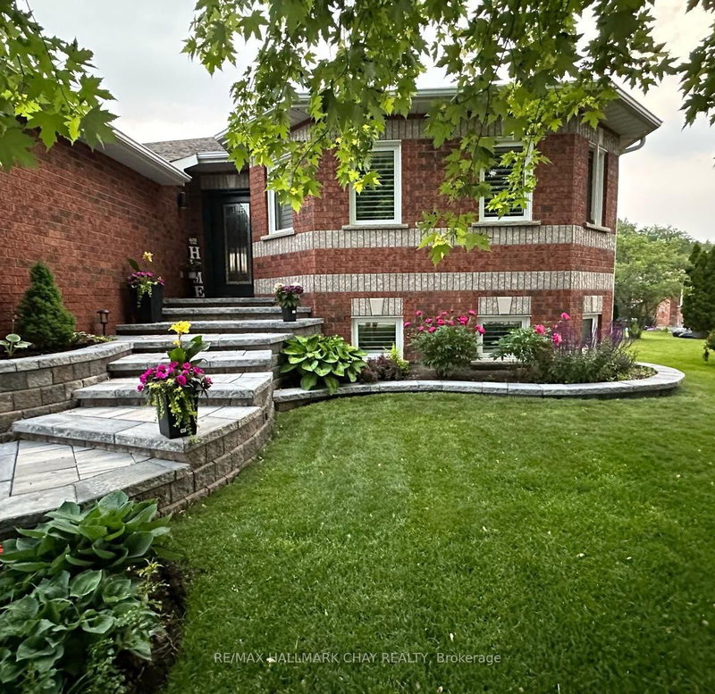 37 Brookfield Cres, Barrie, L4N 9R6 | Image 2