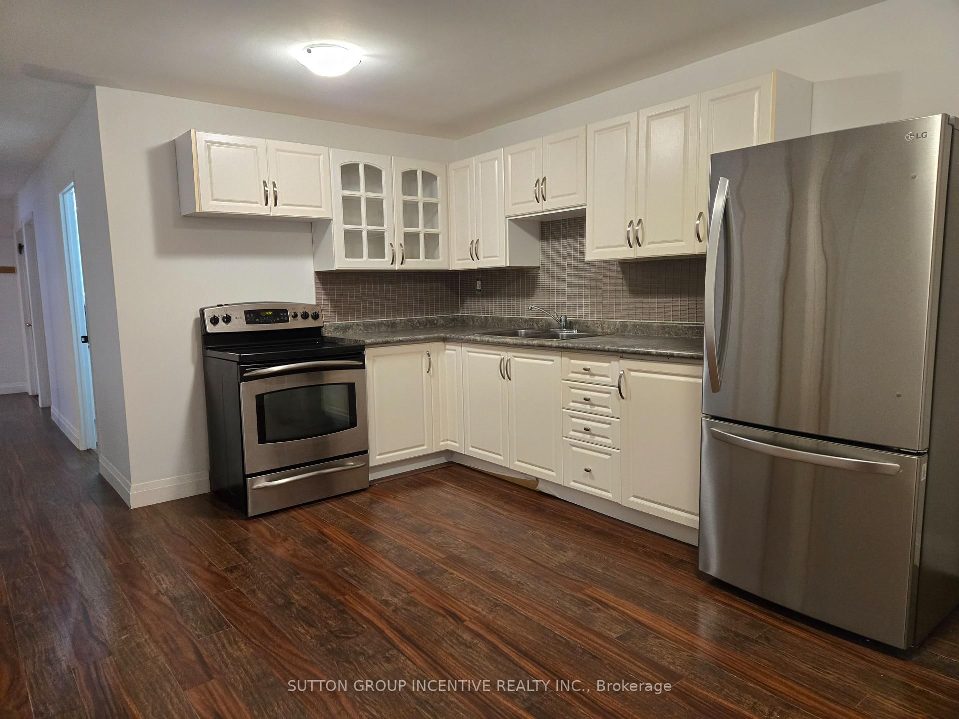 211 Cliff Road, Unit Lower
