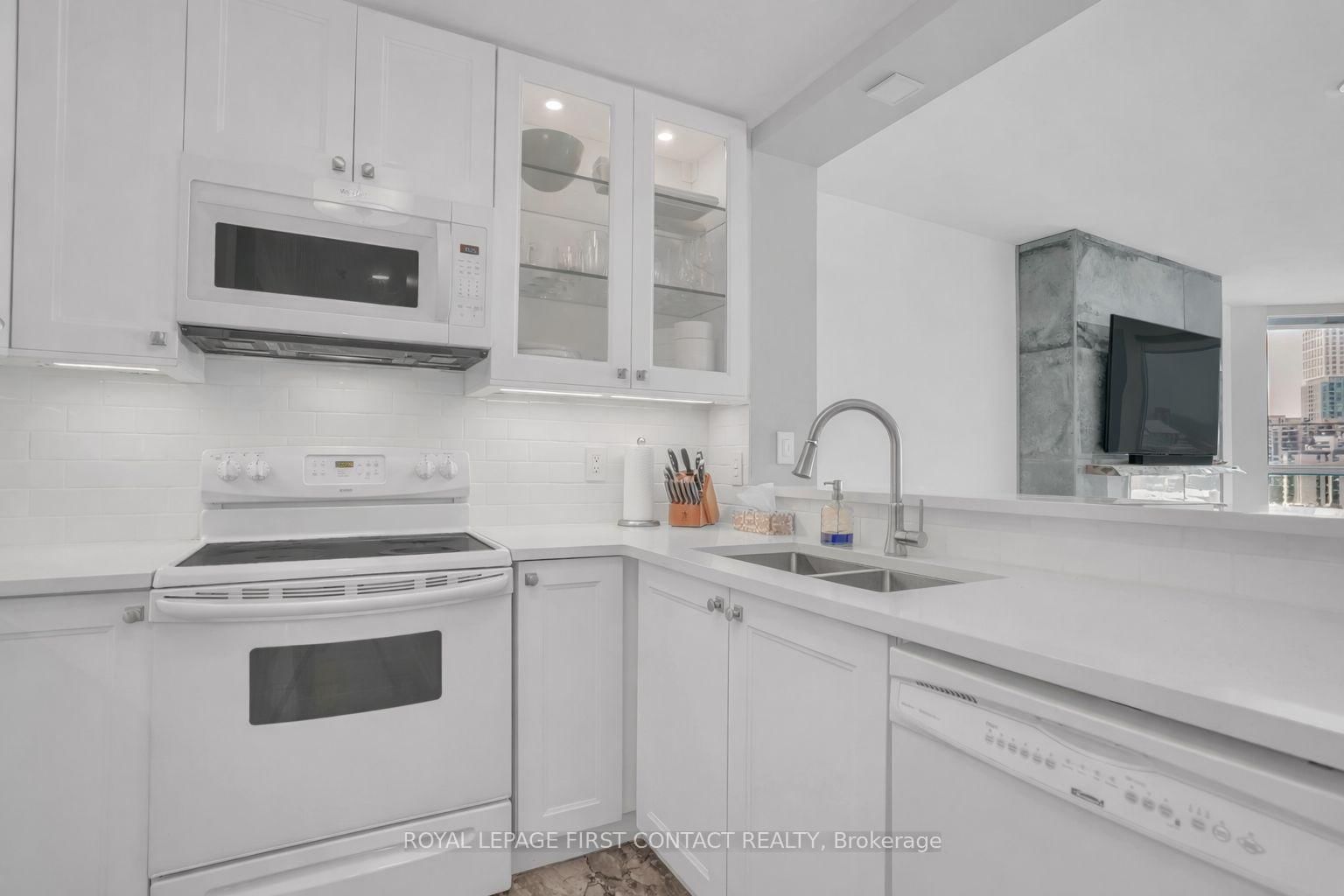 140 Dunlop Street E, Unit 605 - Photo 4