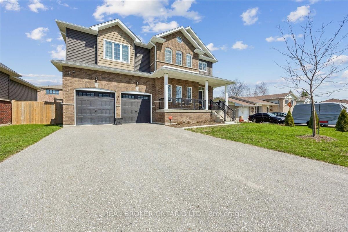 Detached House for sale at 215 Centre Street, Clearview, Ontario, L0M 1S0 - Stayner - MLS: S13054304