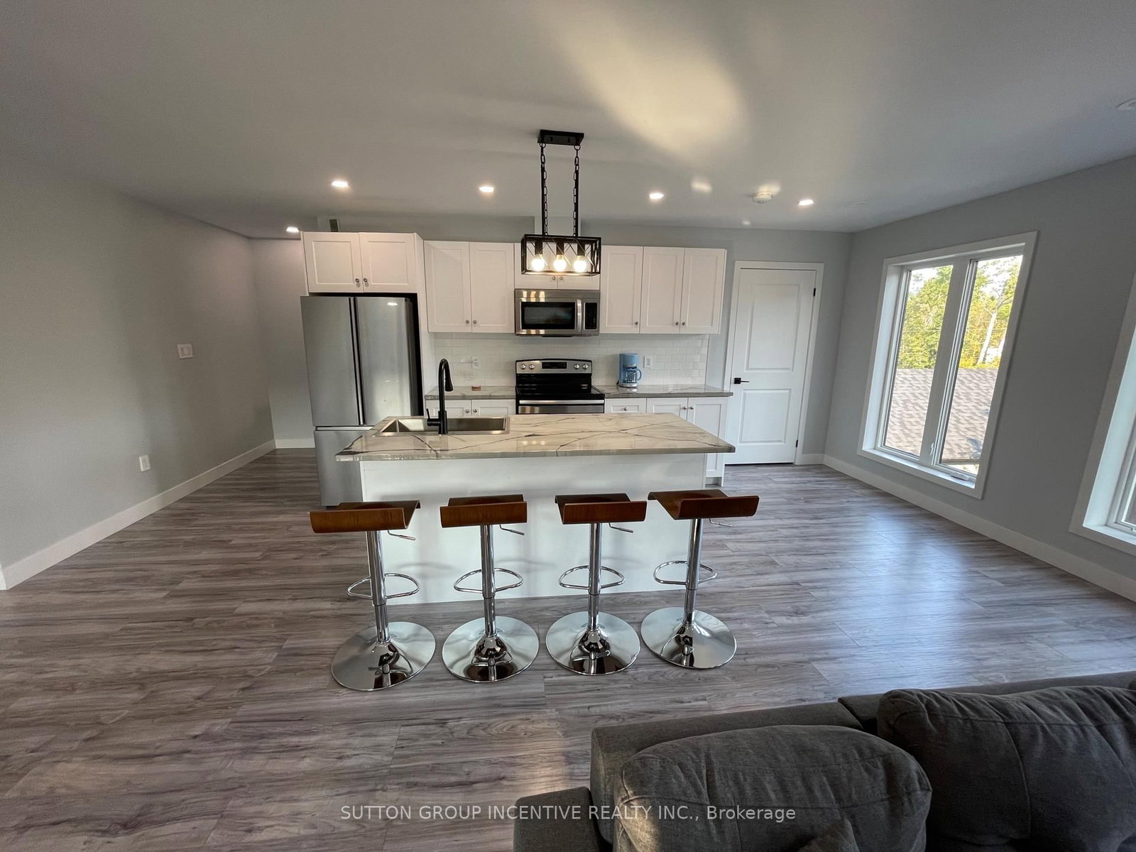 52 Marilyn Avenue S • Wasaga Beach, ON photo 4
