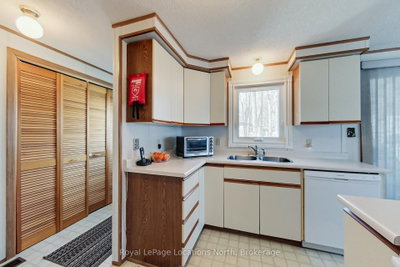 5 Murray Drive • Wasaga Beach, ON photo 8
