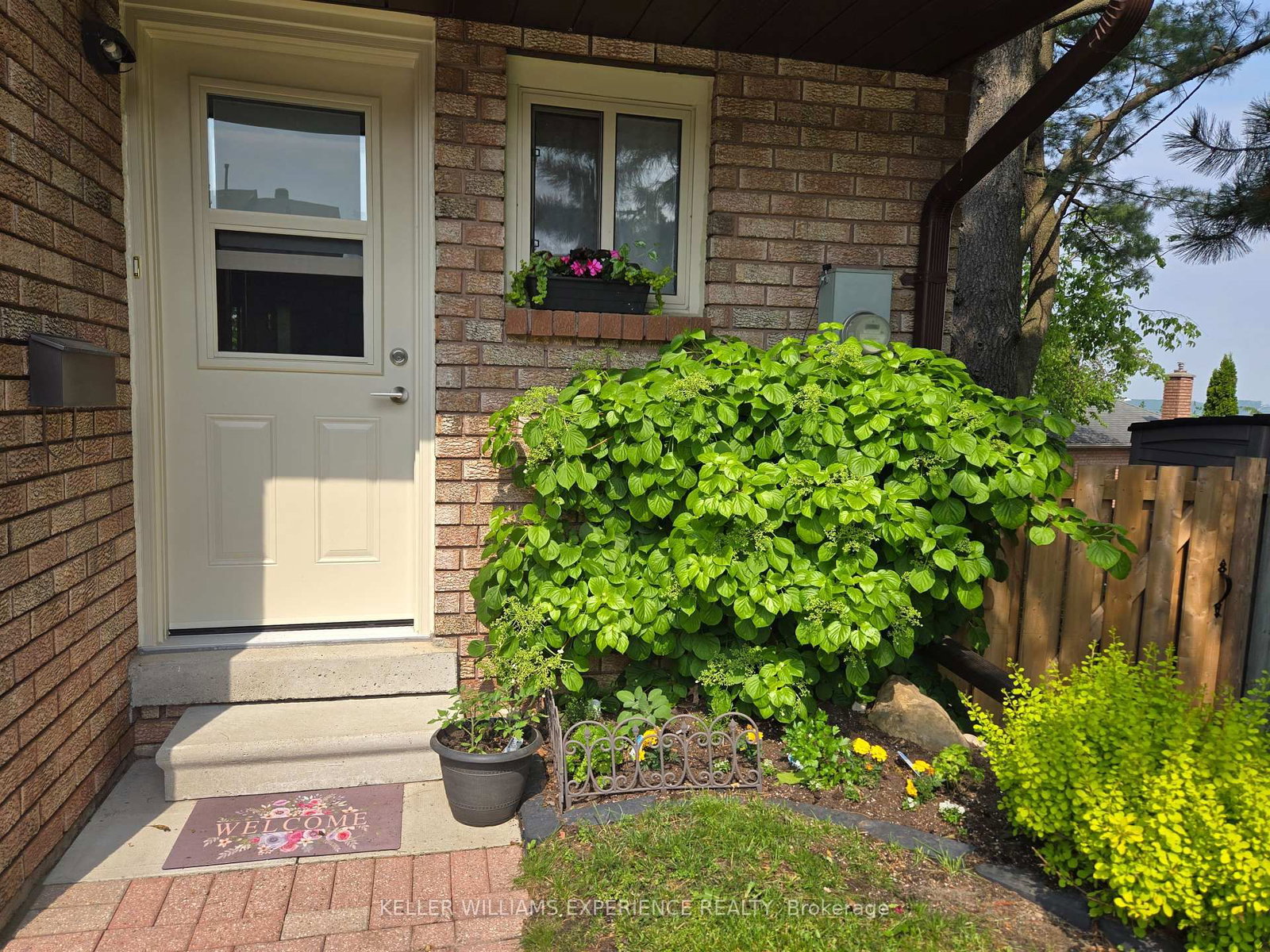 Townhouse for sale at 15 Pheasant Trail, Barrie, Ontario, L4N 6W4 - Ardagh - MLS: S13058402