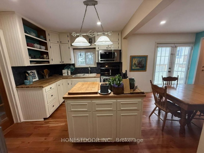 2015 Ridge Road W