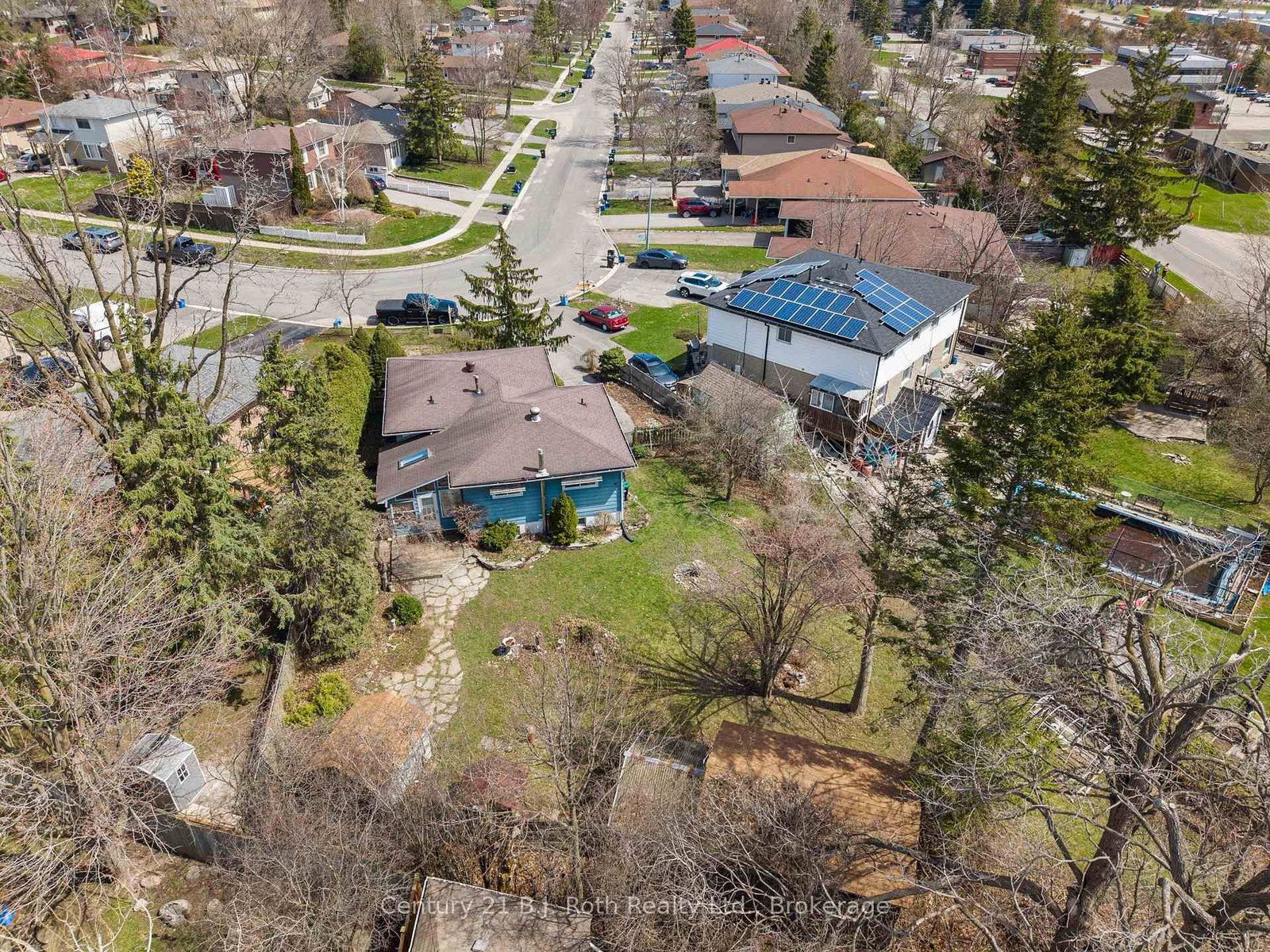 Detached House for sale at 21 Daphne Crescent, Barrie, Ontario, L4M 2Y7 - Cundles East - MLS: S13061234