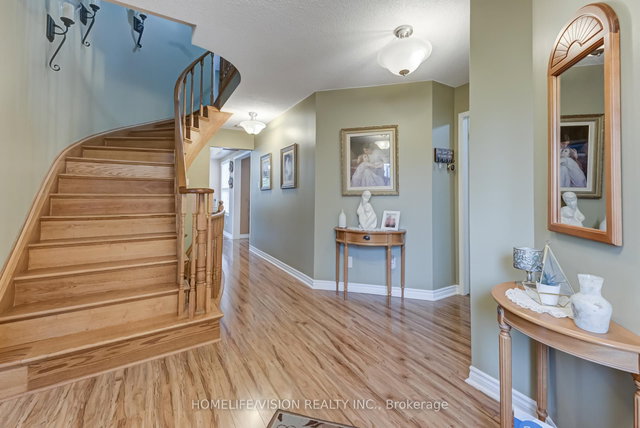 55 ETHERINGTON Crescent