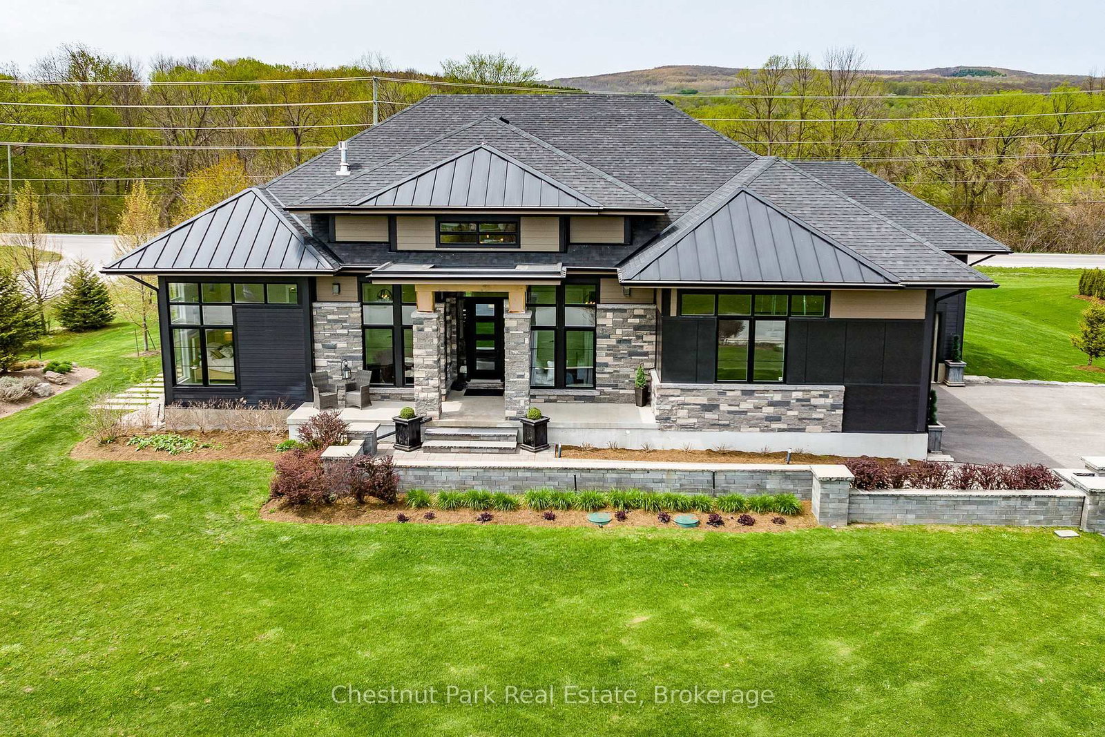 1 Windrose Valley Boulevard • Clearview, ON photo 2