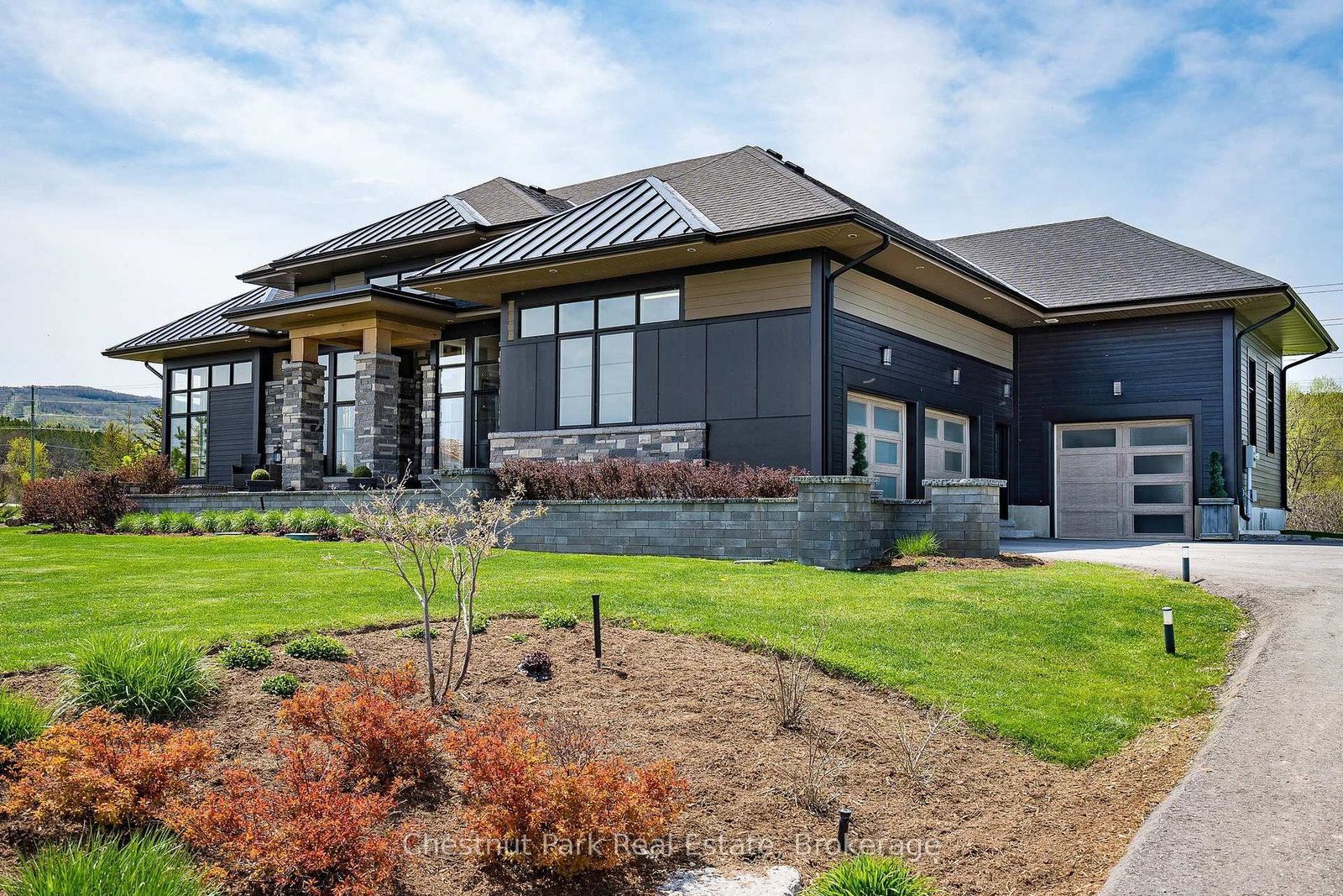 1 Windrose Valley Boulevard • Clearview, ON photo 4