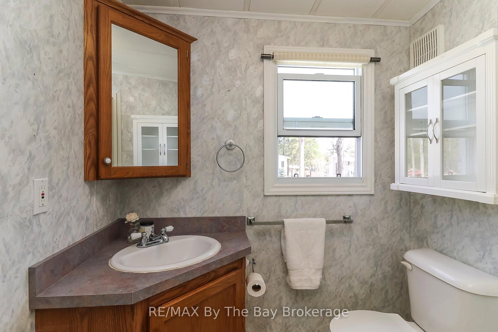 6 Pacific Avenue • Wasaga Beach, ON photo 12