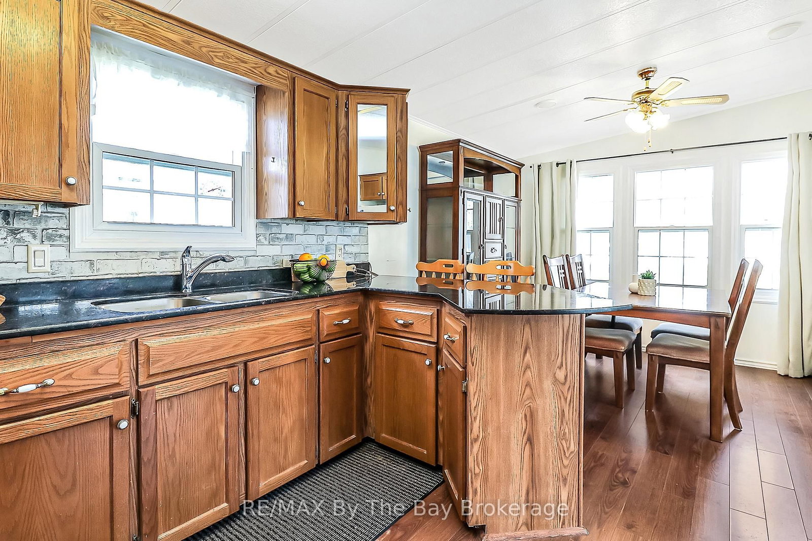 6 Pacific Avenue • Wasaga Beach, ON photo 8