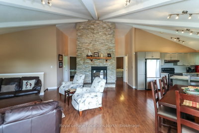 10 SUNSET Court • Wasaga Beach, ON photo 9