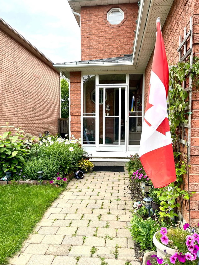 90 Bruce Crescent