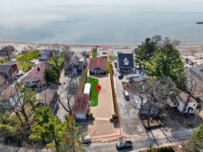 32 Tiny Beaches Road S