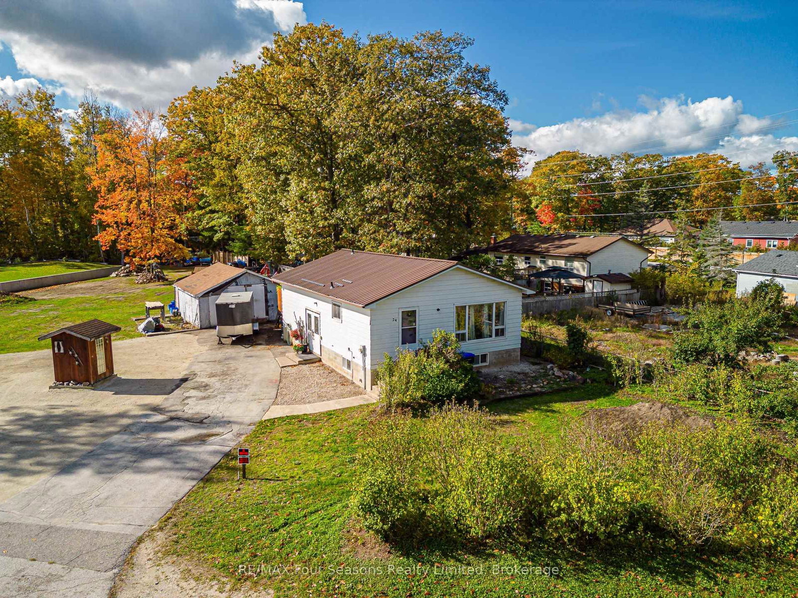 24 Indianola Crescent • Wasaga Beach, ON photo 4