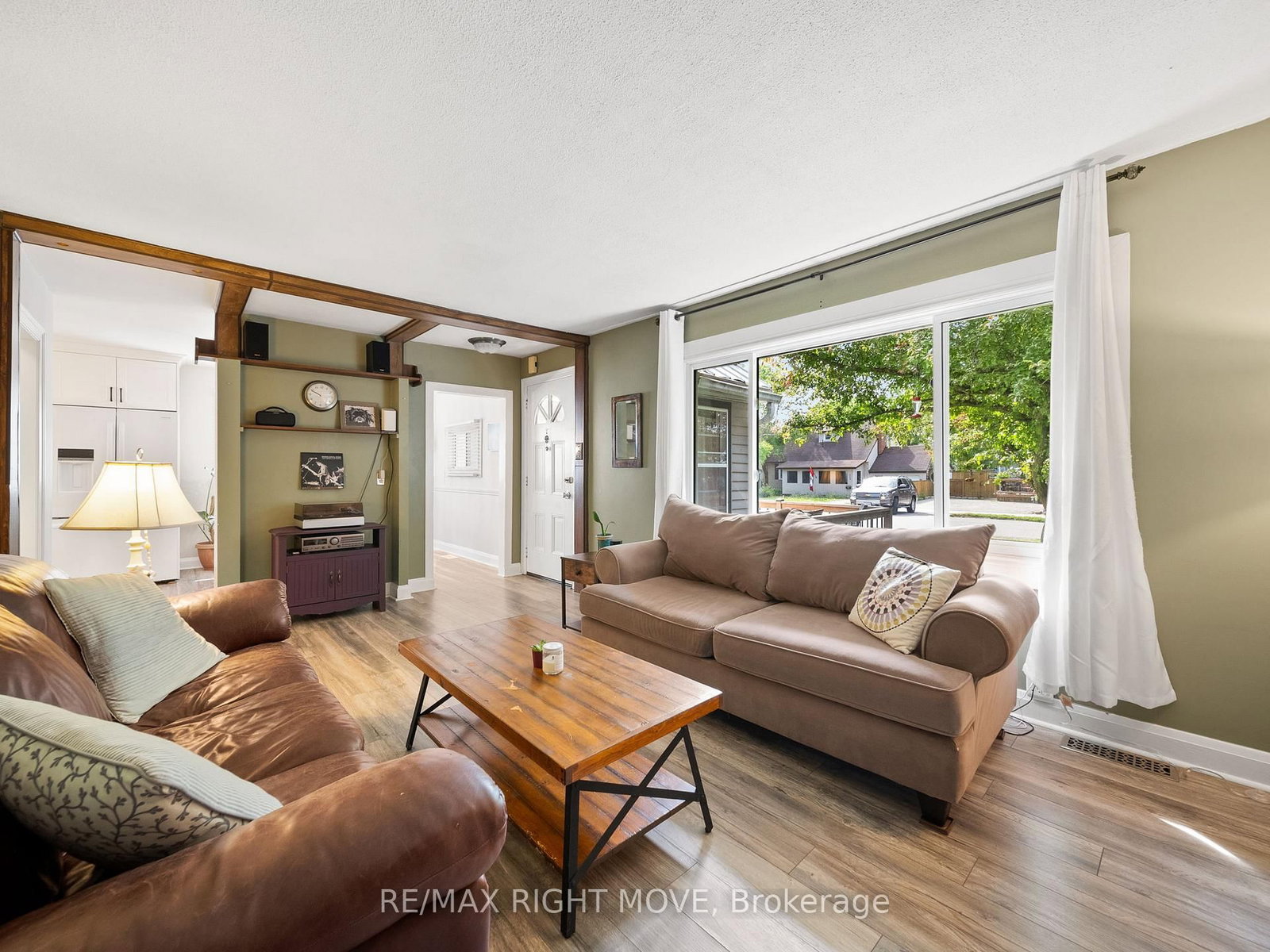 Listing Image 11