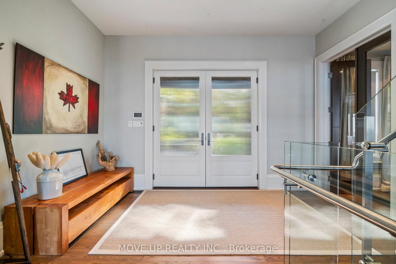 10 Hiawatha Ave photo 4