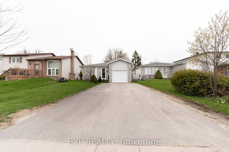 home for lease on 6 Hickling Trail