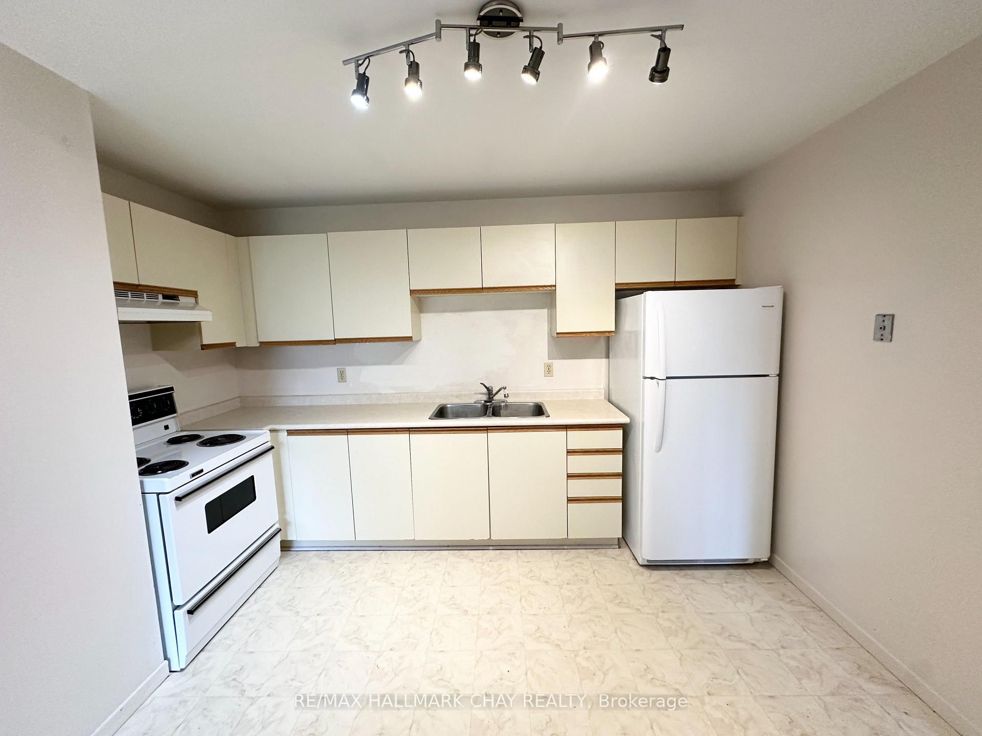 80 Grove Street E, Unit 204