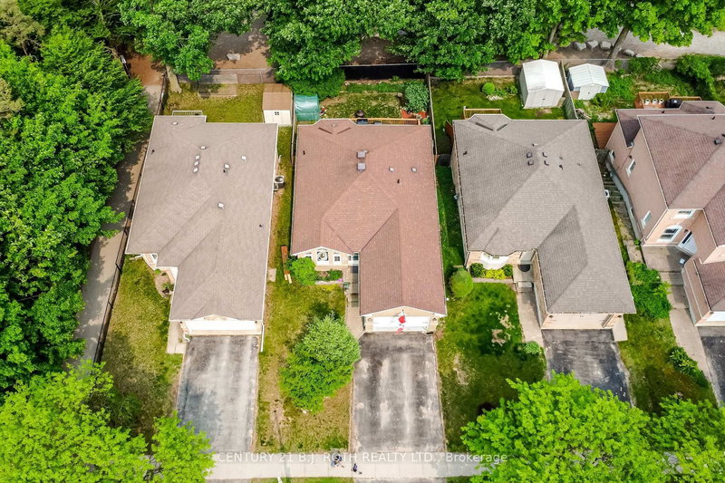 37 Nicholson Dr, Barrie, L4N 8L7 | Image 2