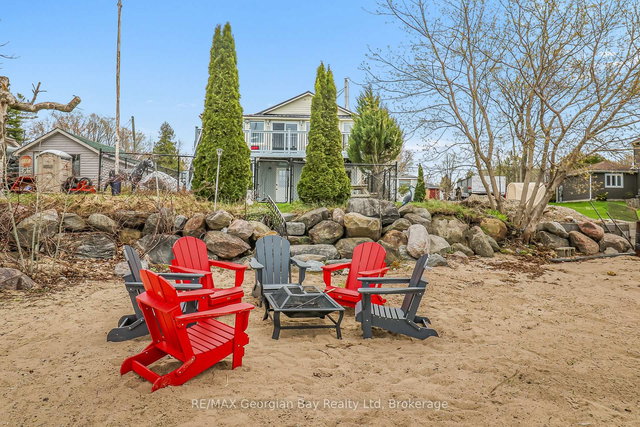 12 Robins Point Road