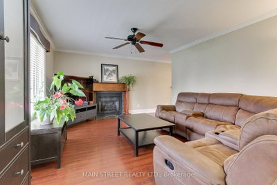 276 Crawford Street • Barrie, ON photo 4