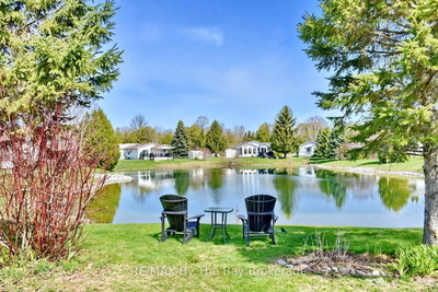 16 Indiana Avenue • Wasaga Beach, ON photo 2
