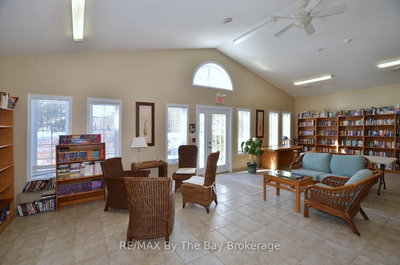 16 Indiana Avenue • Wasaga Beach, ON photo 9