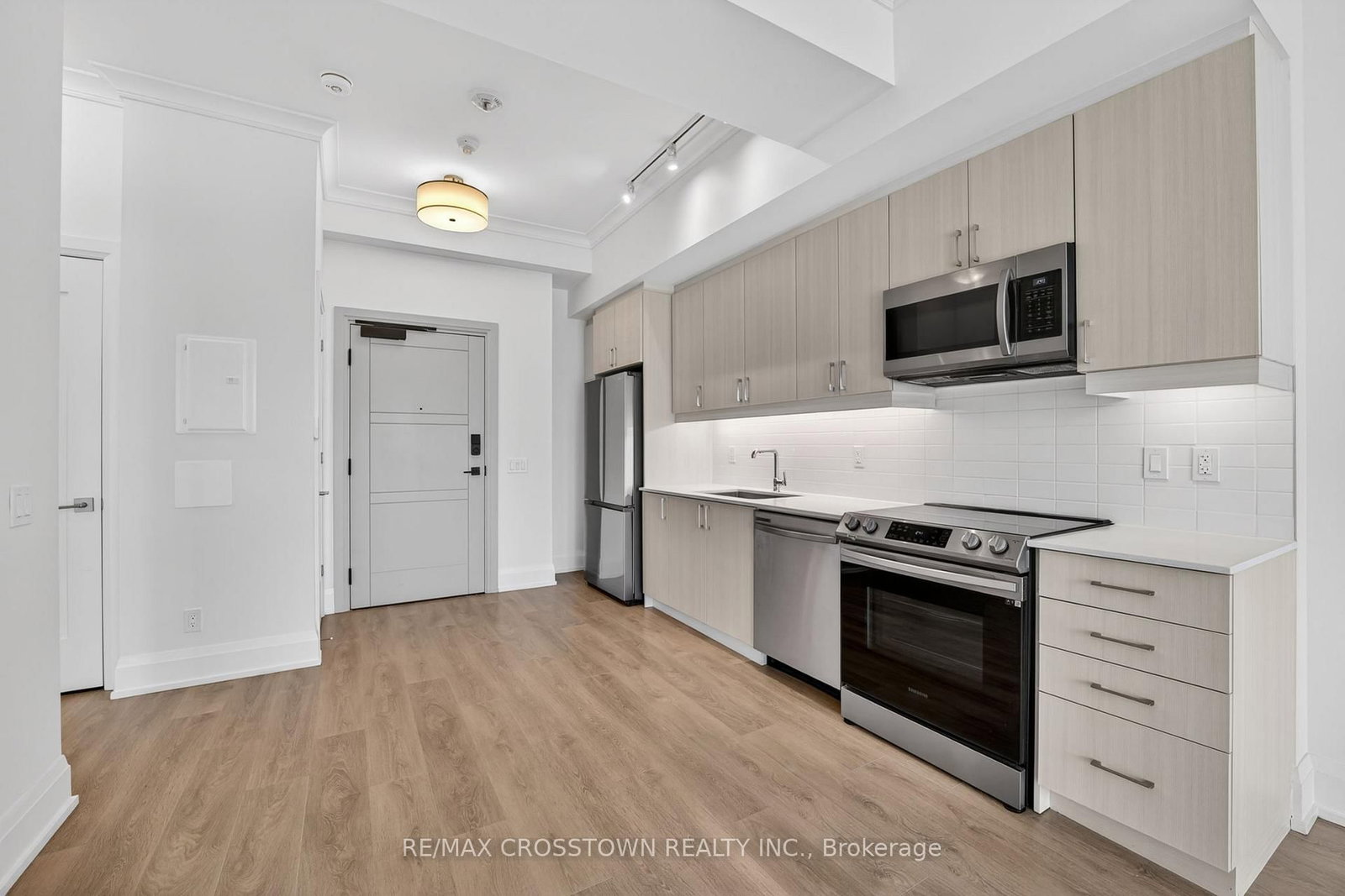 1 Hume Street, Unit 220 - Photo 4