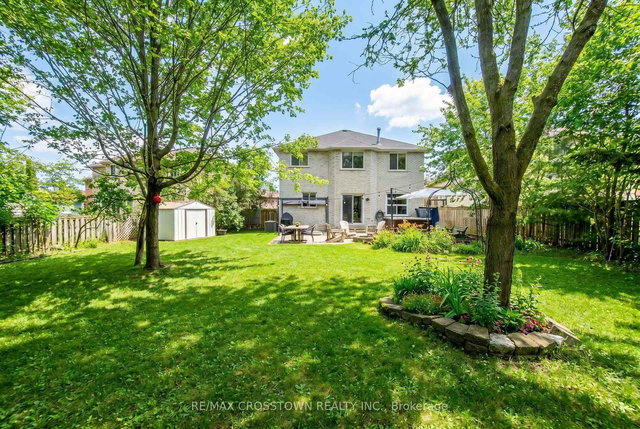 18 Stoneybrook Crescent