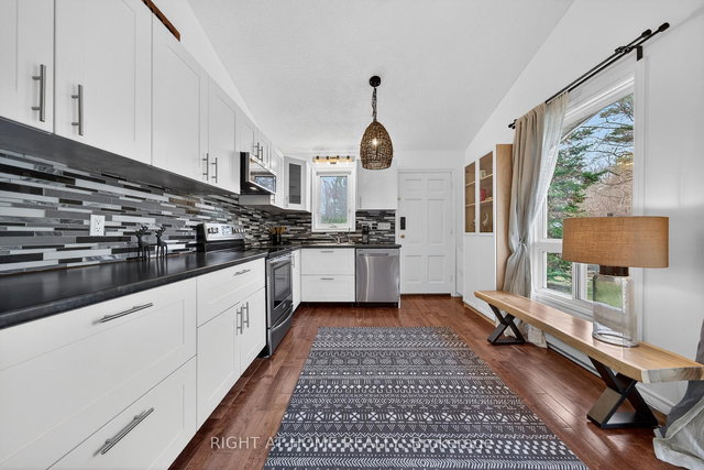 703 Lafontaine Rd W. Route