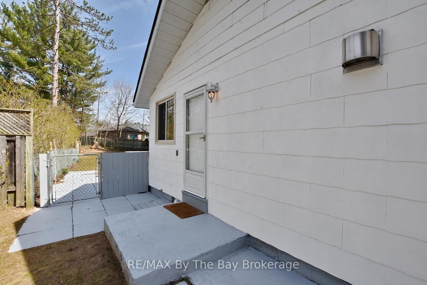 60 SUNNIDALE RIVER Road • Wasaga Beach, ON photo 34