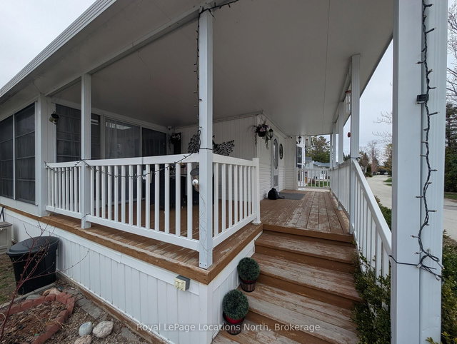 20 TOPAZ Street W